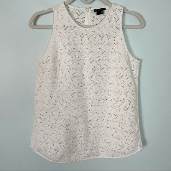 Theory Malyn White Eyelet Sleeveless Top with Back Zipper - Picture 3 of 12